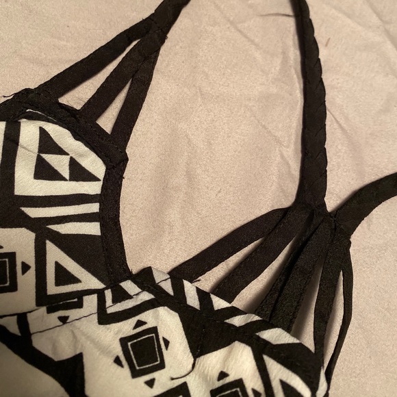 Black and White Tribal Pattern Tank Top - Picture 3 of 4